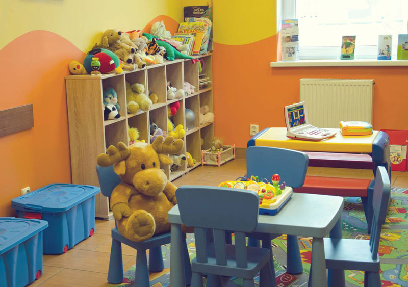 Kolorowy kącik zabaw dla dzieci w przychodni TOLEK